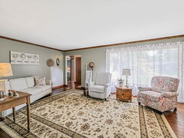 73 Devonshire Circle, Elgin, IL 60123