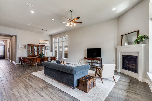 305 Oak Hollow Way, Little Elm, TX 75068