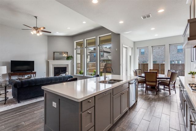 305 Oak Hollow Way, Little Elm, TX 75068