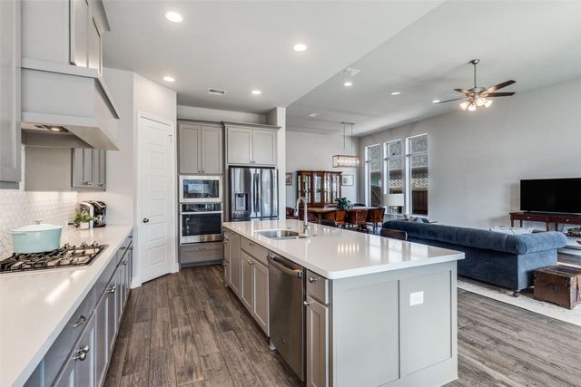 305 Oak Hollow Way, Little Elm, TX 75068