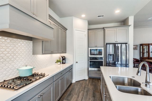 305 Oak Hollow Way, Little Elm, TX 75068