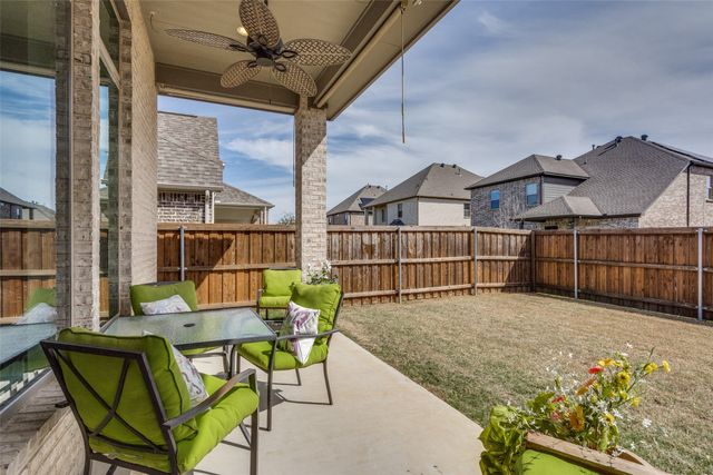 305 Oak Hollow Way, Little Elm, TX 75068