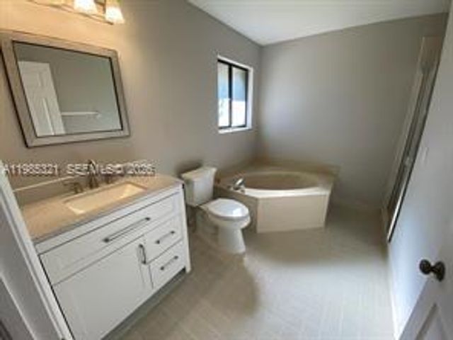 23 W Lexington Ln C, Palm Beach Gardens, FL 33418