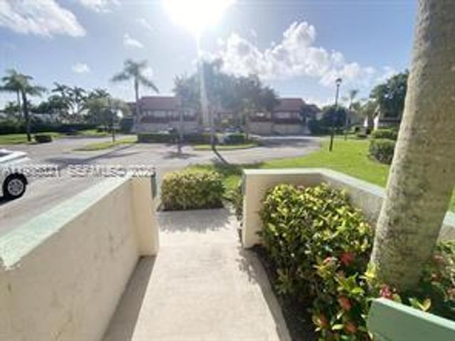 23 W Lexington Ln C, Palm Beach Gardens, FL 33418