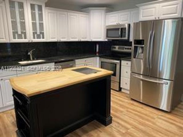 23 W Lexington Ln C, Palm Beach Gardens, FL 33418