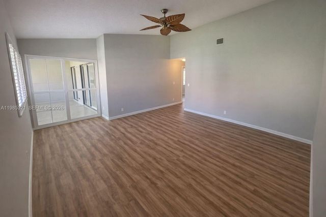 23 W Lexington Ln C, Palm Beach Gardens, FL 33418