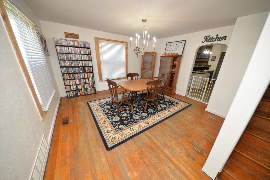 Image 11 of property listing at 1501 Viola Avenue, Mt Vernon, IL 62864