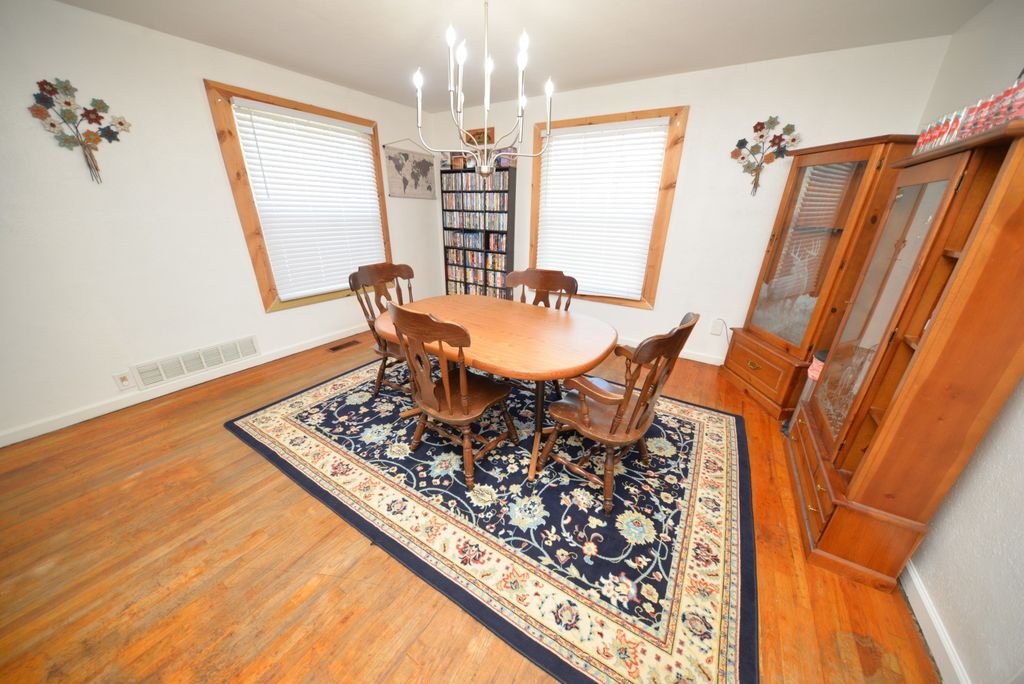 Image 12 of property listing at 1501 Viola Avenue, Mt Vernon, IL 62864
