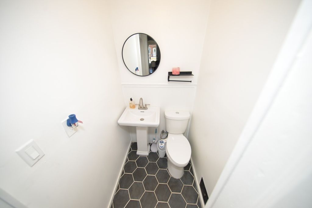 Image 18 of property listing at 1501 Viola Avenue, Mt Vernon, IL 62864
