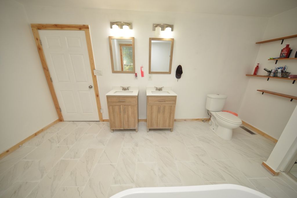 Image 23 of property listing at 1501 Viola Avenue, Mt Vernon, IL 62864