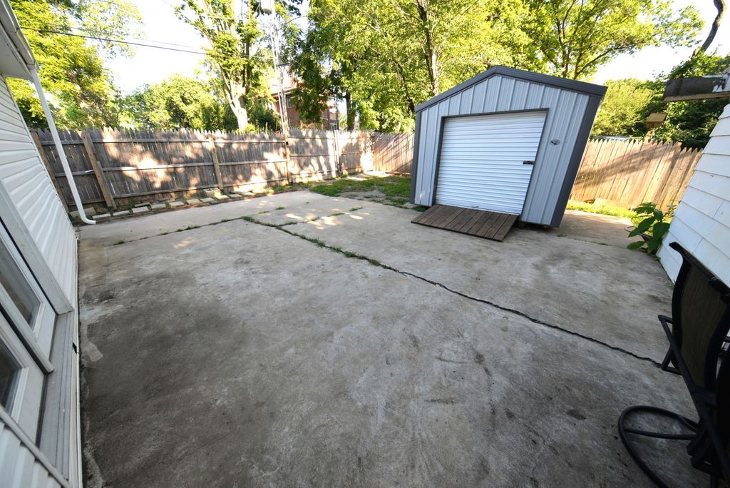 Image 31 of property listing at 1501 Viola Avenue, Mt Vernon, IL 62864
