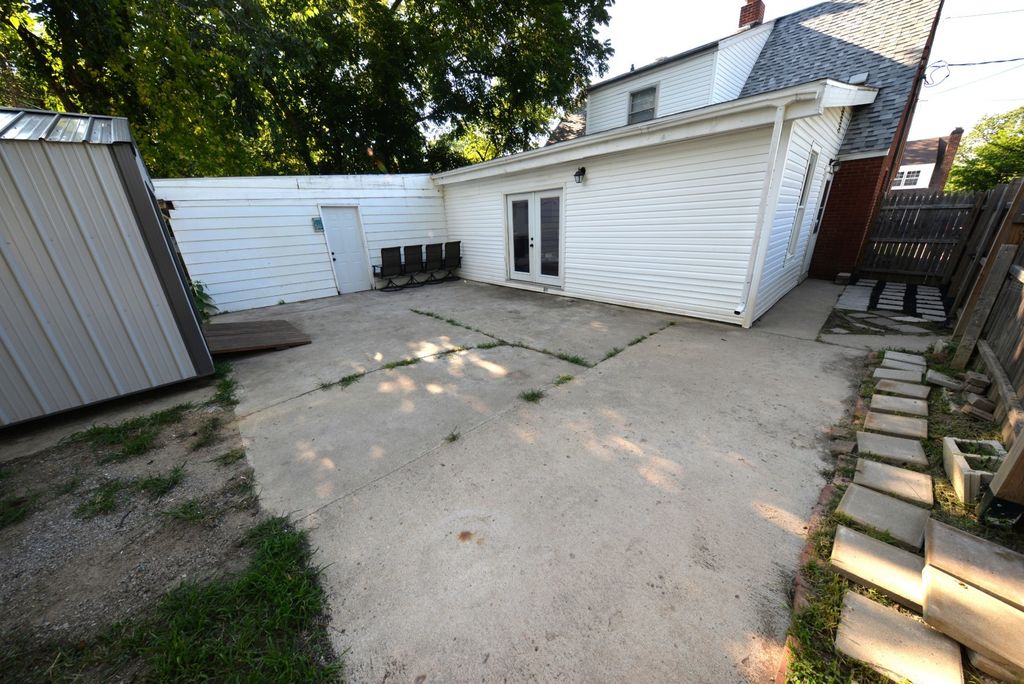 Image 32 of property listing at 1501 Viola Avenue, Mt Vernon, IL 62864