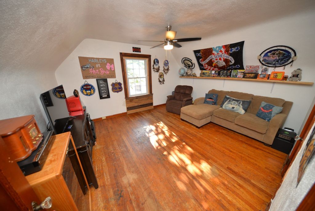 Image 38 of property listing at 1501 Viola Avenue, Mt Vernon, IL 62864