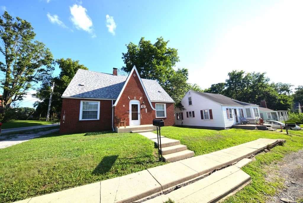 Image 6 of property listing at 1501 Viola Avenue, Mt Vernon, IL 62864