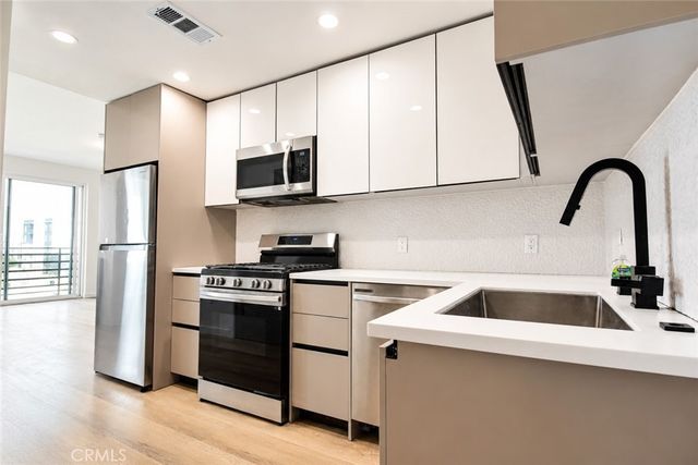 955 Fedora Street 411, Los Angeles, CA 90006