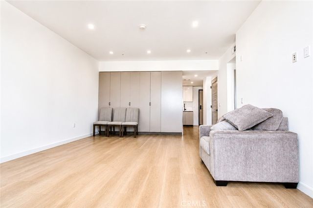 955 Fedora Street 411, Los Angeles, CA 90006