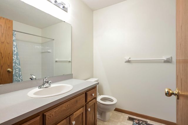 7630 13th Street N, Oakdale, MN 55128