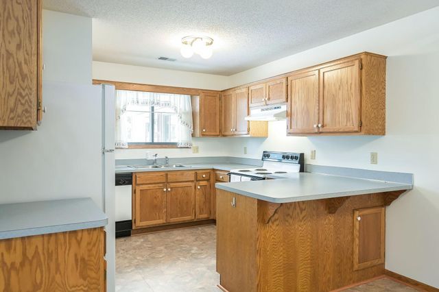 7630 13th Street N, Oakdale, MN 55128