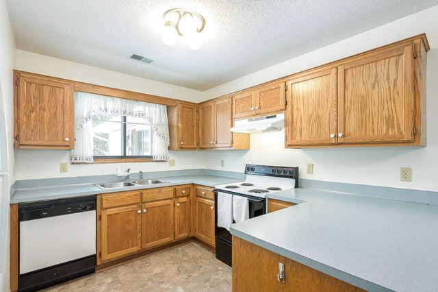 7630 13th Street N, Oakdale, MN 55128