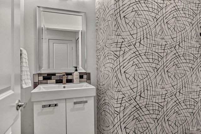 1525 S Boulder View Ln, Boise, ID 83712