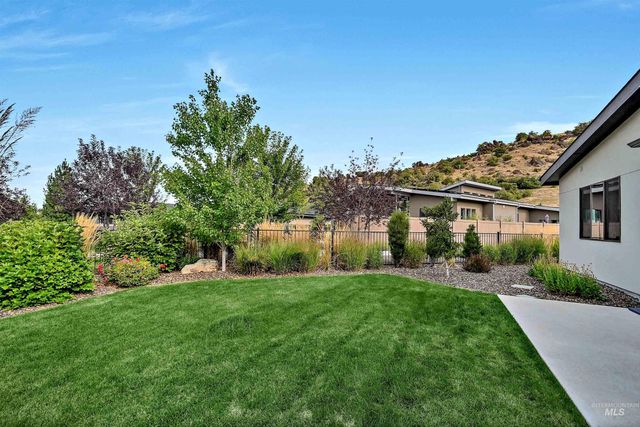 1525 S Boulder View Ln, Boise, ID 83712