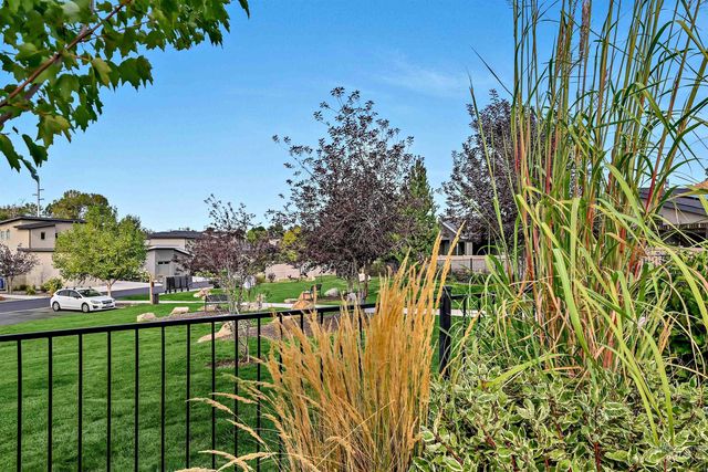 1525 S Boulder View Ln, Boise, ID 83712