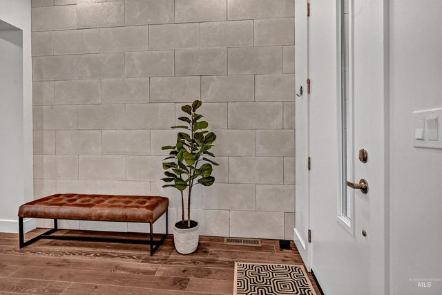 1525 S Boulder View Ln, Boise, ID 83712