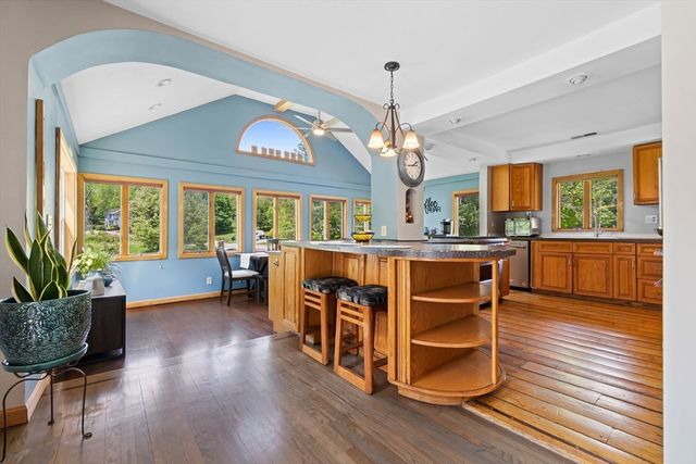 610 Main St, Boxford, MA 01921
