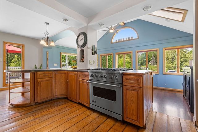 610 Main St, Boxford, MA 01921