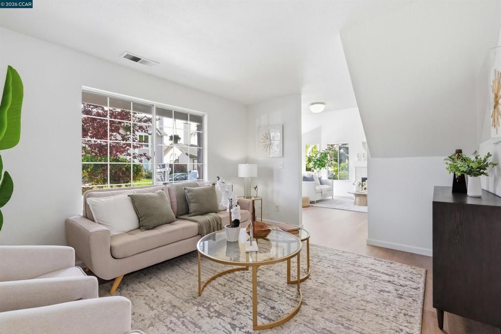 Image 10 of property listing at 366 Sunnyslope Dr, Fremont, CA 94536