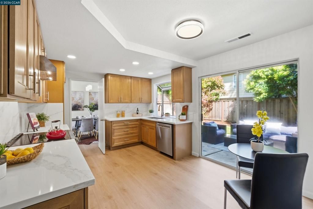 Image 12 of property listing at 366 Sunnyslope Dr, Fremont, CA 94536