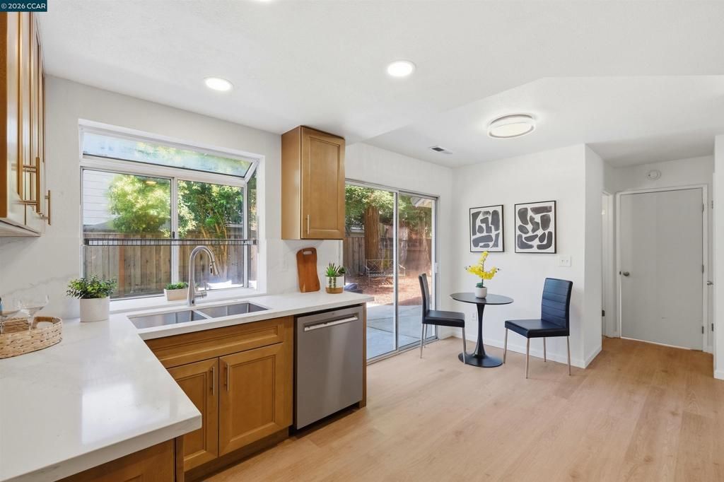 Image 13 of property listing at 366 Sunnyslope Dr, Fremont, CA 94536