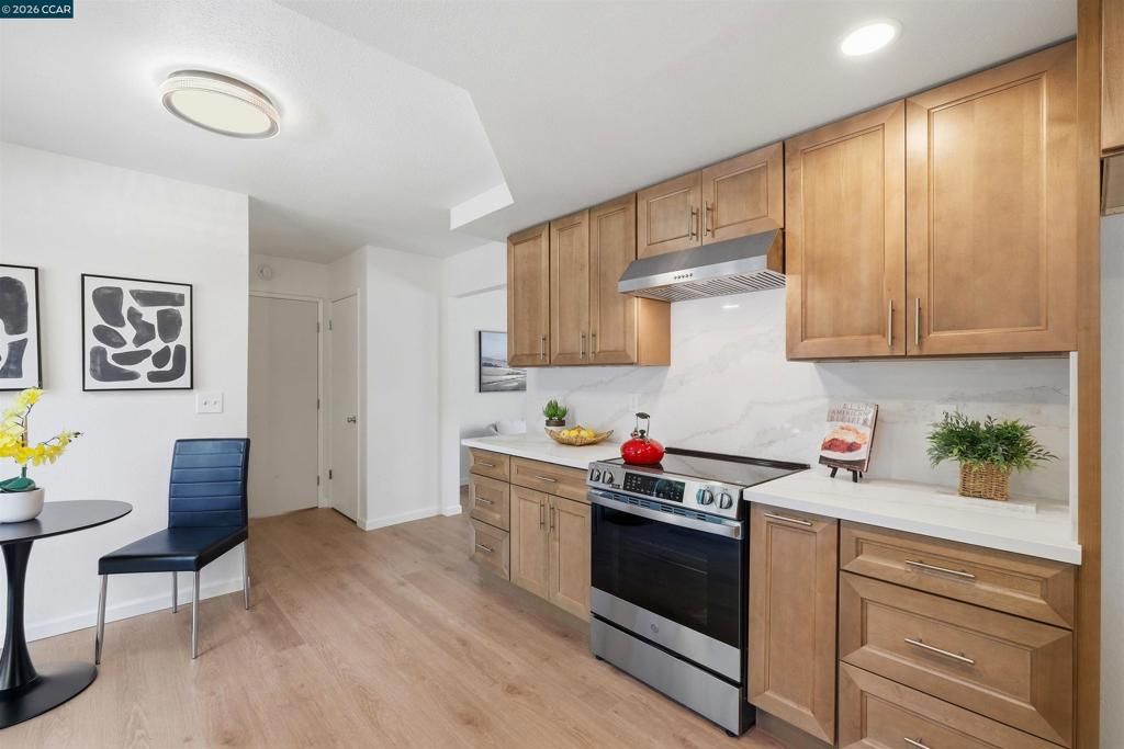 Image 14 of property listing at 366 Sunnyslope Dr, Fremont, CA 94536