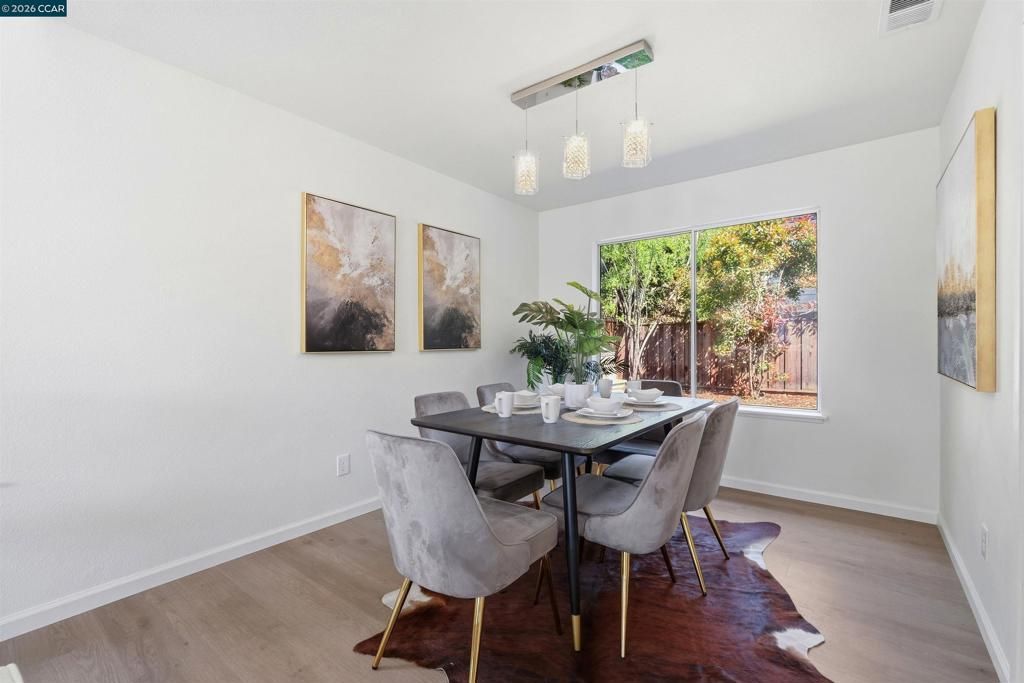 Image 15 of property listing at 366 Sunnyslope Dr, Fremont, CA 94536