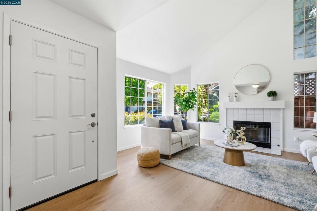 Image 5 of property listing at 366 Sunnyslope Dr, Fremont, CA 94536
