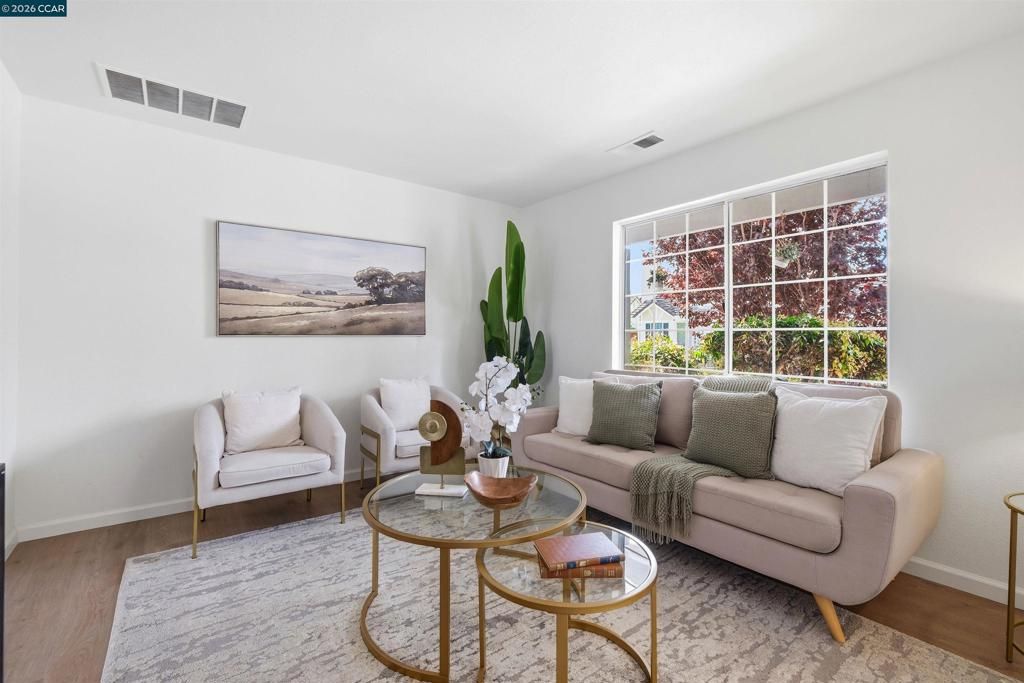 Image 9 of property listing at 366 Sunnyslope Dr, Fremont, CA 94536