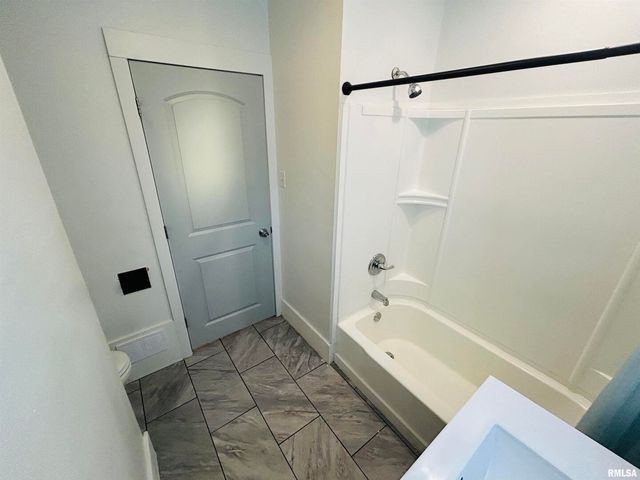 2401 PROSPECT Avenue, Clinton, IA 52732