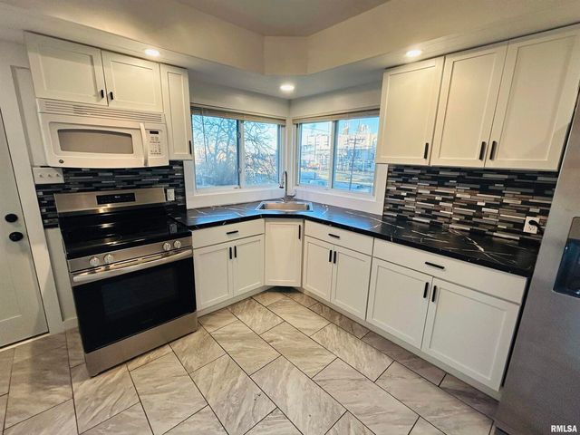 2401 PROSPECT Avenue, Clinton, IA 52732