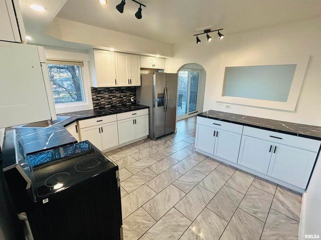 2401 PROSPECT Avenue, Clinton, IA 52732