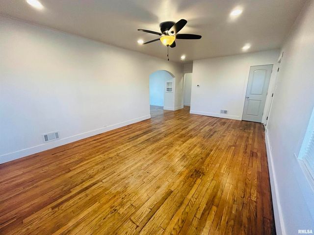 2401 PROSPECT Avenue, Clinton, IA 52732