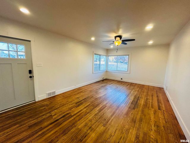 2401 PROSPECT Avenue, Clinton, IA 52732