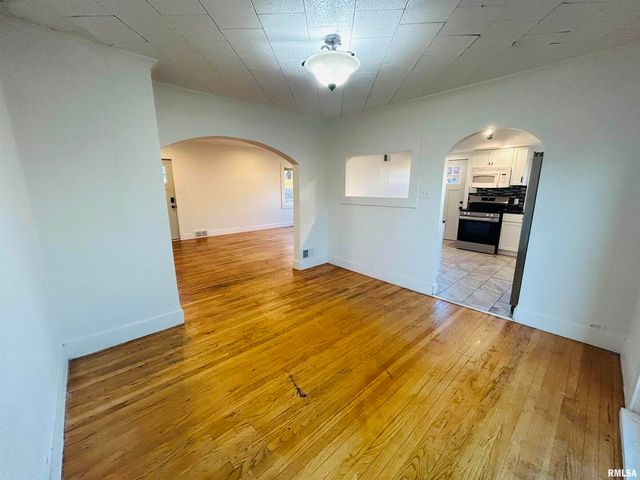 2401 PROSPECT Avenue, Clinton, IA 52732