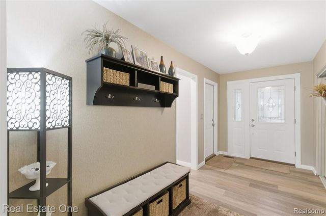 2327 Hillcrescent Drive, Troy, MI 48085