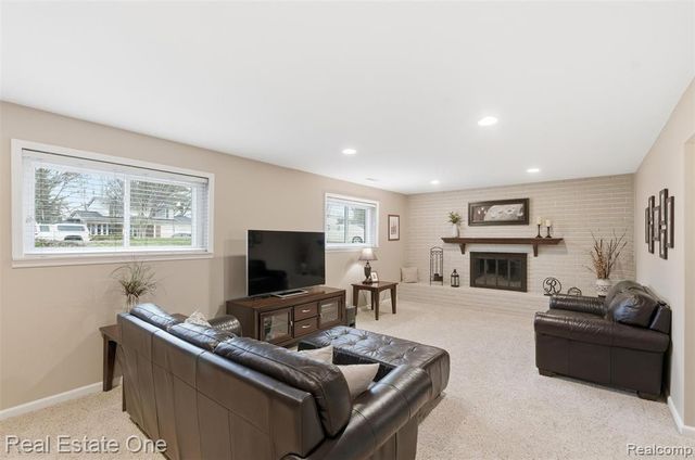 2327 Hillcrescent Drive, Troy, MI 48085