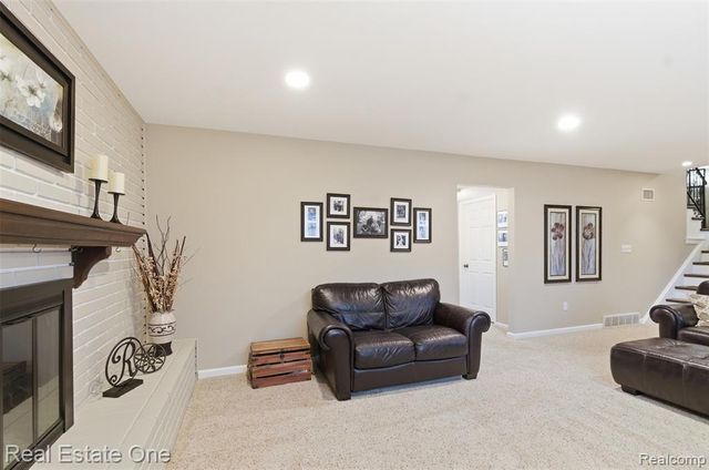 2327 Hillcrescent Drive, Troy, MI 48085