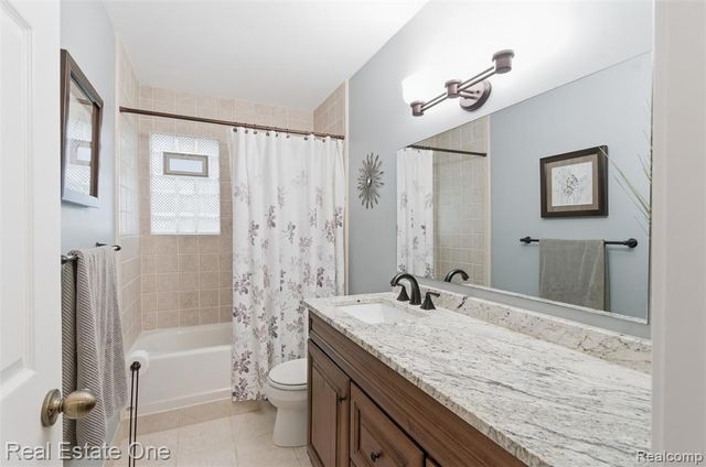 2327 Hillcrescent Drive, Troy, MI 48085