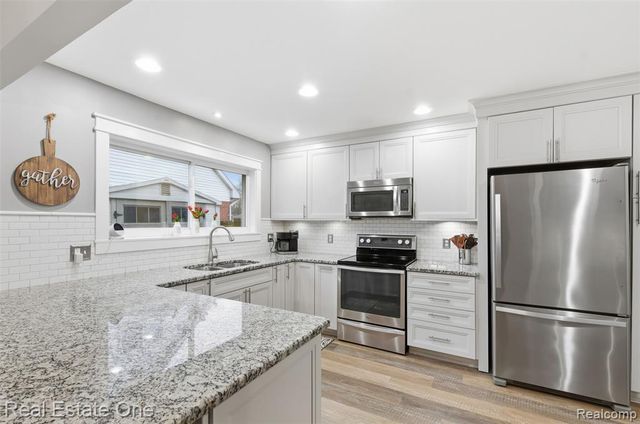 2327 Hillcrescent Drive, Troy, MI 48085