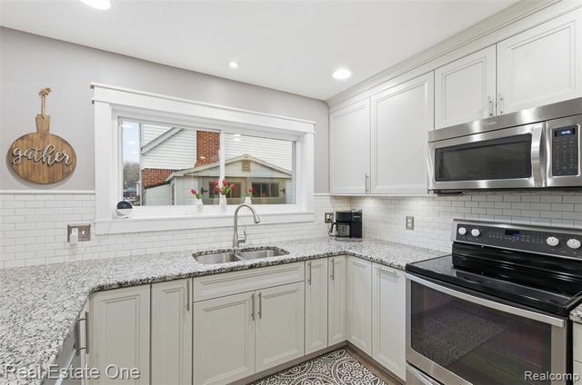 2327 Hillcrescent Drive, Troy, MI 48085