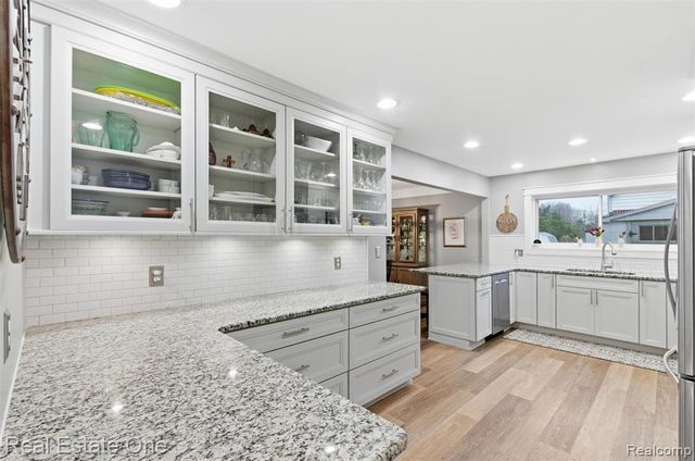 2327 Hillcrescent Drive, Troy, MI 48085