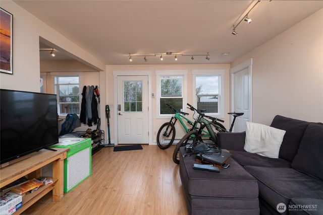 1917 Commercial Avenue, Anacortes, WA 98221